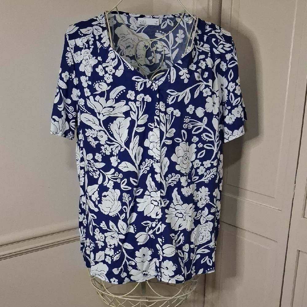 Croft & Barrow Blue and White Floral Short Sleeve Top